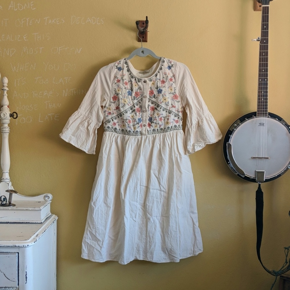 Embroidered floral dress with pockets